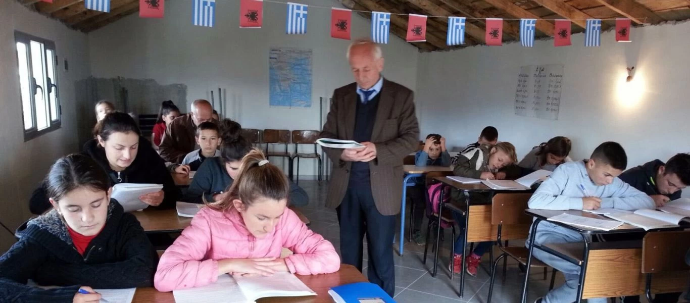 Αφήνουν τα σχολεία της Βορείου Ηπείρου χωρίς δασκάλους - Απελπισμένος ο Αρχιεπίσκοπος Αναστάσιος τηλεφώνησε στο Μαξίμου